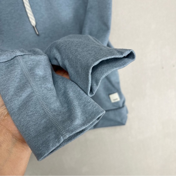 Vuori Women's Halo
Essential Cropped Hoodie Light Blue Size XS - Picture 9 of 10